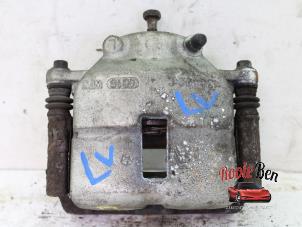 Gebruikte Remklauw (Tang) links-voor Chrysler PT Cruiser 2.0 16V Prijs € 20,00 Margeregeling aangeboden door Rooie Ben autodemontage