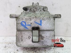 Gebruikte Remklauw (Tang) rechts-voor Chrysler PT Cruiser 2.0 16V Prijs € 20,00 Margeregeling aangeboden door Rooie Ben autodemontage