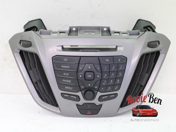 Radiobedienings paneel van een Ford Transit Custom 2.2 TDCi 16V 2016