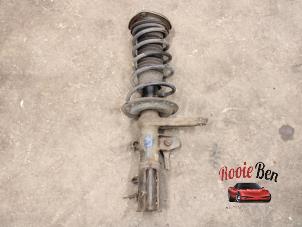 Gebruikte Mac Phersonpoot links-voor Toyota iQ 1.0 12V VVT-i Prijs € 50,00 Margeregeling aangeboden door Rooie Ben autodemontage