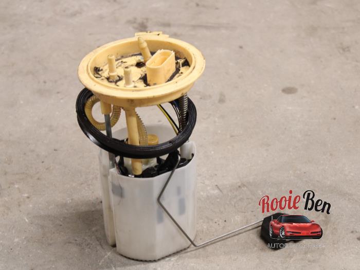 Gebruikte Tank element Pomp Volkswagen Passat Variant (3C5) 2.0 TDI 16V 135 Prijs € 50,00 Margeregeling aangeboden door Rooie Ben autodemontage