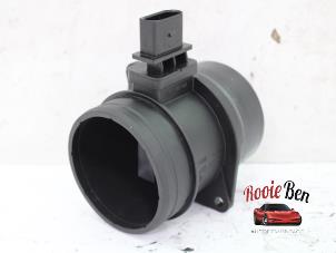 Gebruikte Luchtmassameter Volkswagen Passat Variant (3C5) 2.0 TDI 16V 135 Prijs € 30,00 Margeregeling aangeboden door Rooie Ben autodemontage