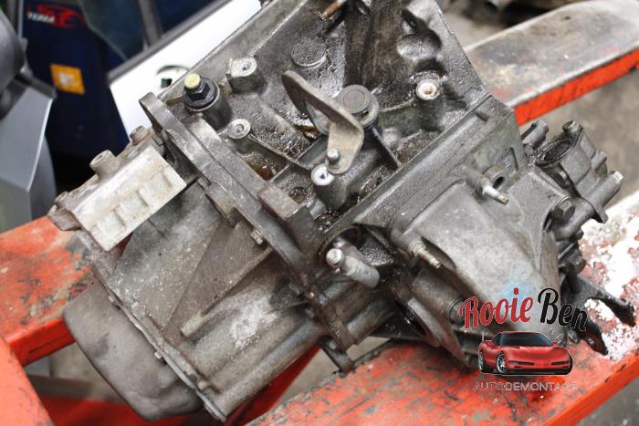 Versnellingsbak van een Peugeot 207/207+ (WA/WC/WM) 1.6 16V GT THP 2007