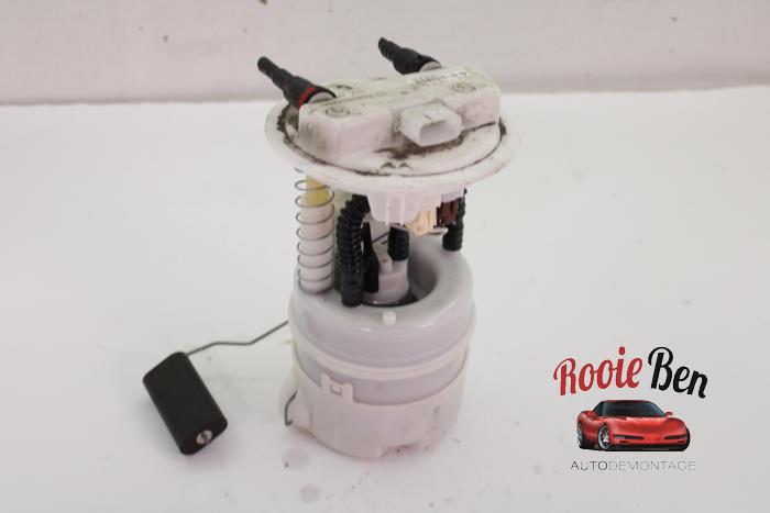 Gebruikte Tank element Pomp Renault Clio IV Estate/Grandtour (7R) 0.9 Energy TCE 90 12V Prijs € 50,00 Margeregeling aangeboden door Rooie Ben autodemontage