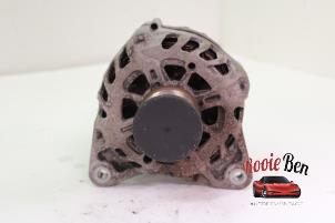 Gebruikte Dynamo Renault Clio IV Estate/Grandtour (7R) 0.9 Energy TCE 90 12V Prijs op aanvraag aangeboden door Rooie Ben autodemontage