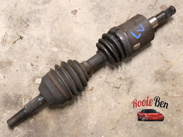 Gebruikte Aandrijfas links-voor Jeep Cherokee/Liberty (KJ) 2.8 CRD 16V Prijs € 100,00 Margeregeling aangeboden door Rooie Ben autodemontage