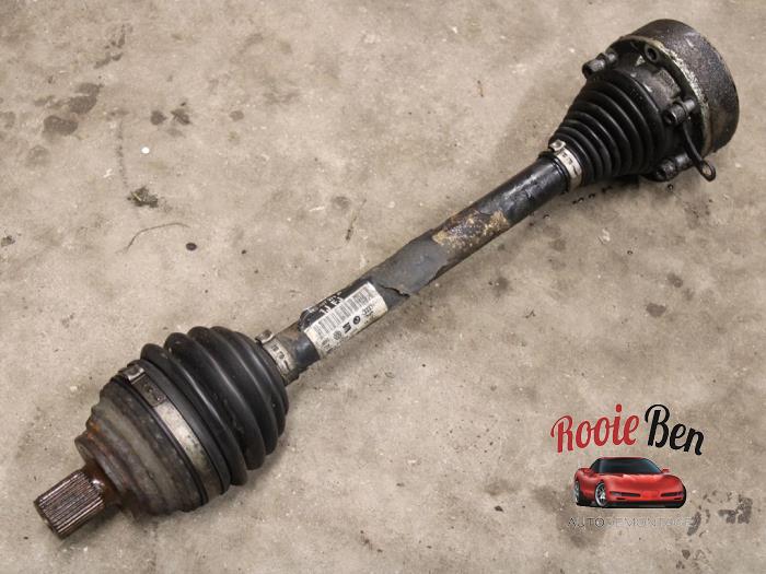 Gebruikte Aandrijfas links-voor Volkswagen Scirocco (137/13AD) 1.4 TSI 160 16V Prijs € 50,00 Margeregeling aangeboden door Rooie Ben autodemontage