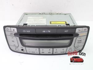 Gebruikte Radio CD Speler Toyota Aygo (B10) 1.0 12V VVT-i Prijs € 50,00 Margeregeling aangeboden door Rooie Ben autodemontage