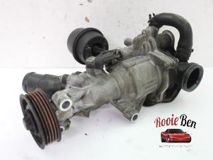 Gebruikte Koelvloeistof pomp Mercedes A (W176) 1.6 A-180 16V Prijs op aanvraag aangeboden door Rooie Ben autodemontage