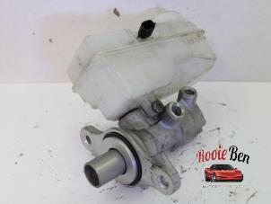 Gebruikte Hoofdremcilinder Renault Captur (2R) 1.2 TCE 16V EDC Prijs € 20,00 Margeregeling aangeboden door Rooie Ben autodemontage