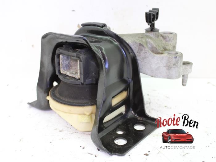 Gebruikte Motorrubber Renault Captur I (2R) 1.2 TCE 16V EDC Prijs € 25,00 Margeregeling aangeboden door Rooie Ben autodemontage