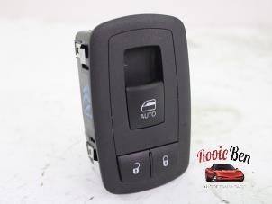 Gebruikte Elektrisch Raam Schakelaar Dodge 1500 Crew Cab (DS) 5.7 Hemi V8 4x4 Prijs € 20,00 Margeregeling aangeboden door Rooie Ben autodemontage