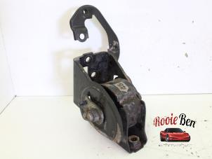 Gebruikte Motorsteun Toyota RAV4 (A3) 2.0 16V VVT-i 4x4 Prijs € 25,00 Margeregeling aangeboden door Rooie Ben autodemontage