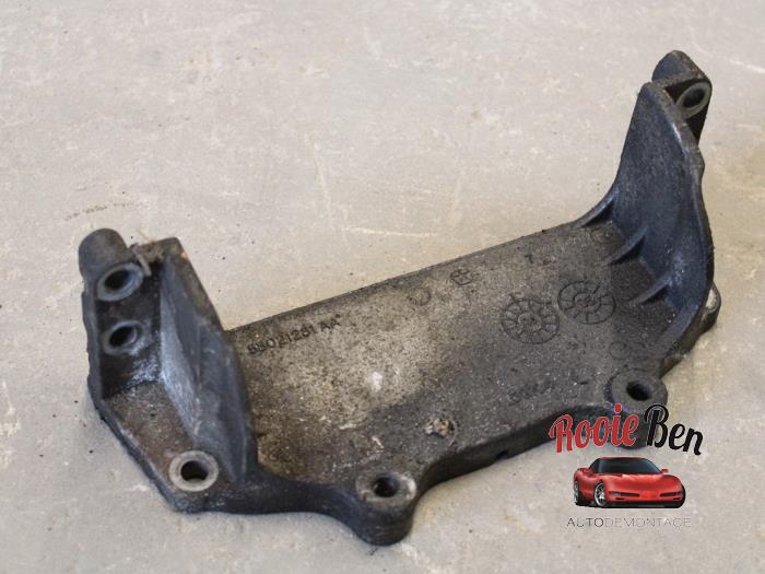 Gebruikte Motorrubber Jeep Cherokee/Liberty (KJ) 3.7 V6 24V Prijs € 25,00 Margeregeling aangeboden door Rooie Ben autodemontage