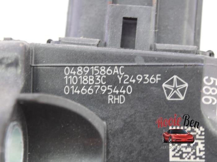 Gaspedaal van een Jeep Compass (PK) 2.2 CRD 16V 4x4 2012