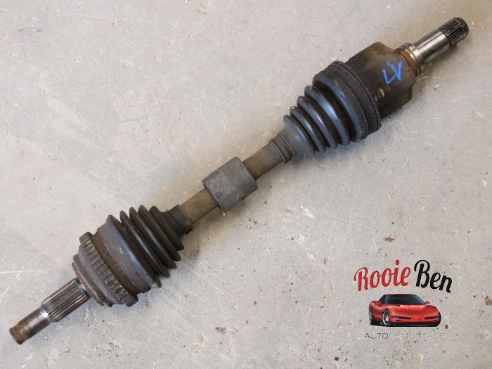 Gebruikte Aandrijfas links-voor Chrysler PT Cruiser Cabrio 2.4 16V Prijs € 75,00 Margeregeling aangeboden door Rooie Ben autodemontage