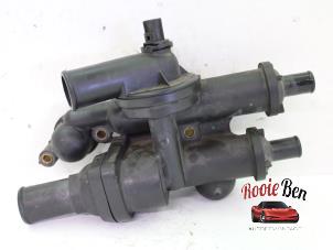 Gebruikte Thermostaathuis Jeep Compass I (MK49) 2.4 16V 4x4 Prijs op aanvraag aangeboden door Rooie Ben autodemontage