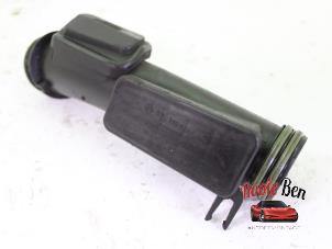 Gebruikte Intercooler Buis Volkswagen Touran (1T3) 1.4 16V TSI EcoFuel Prijs € 50,00 Margeregeling aangeboden door Rooie Ben autodemontage