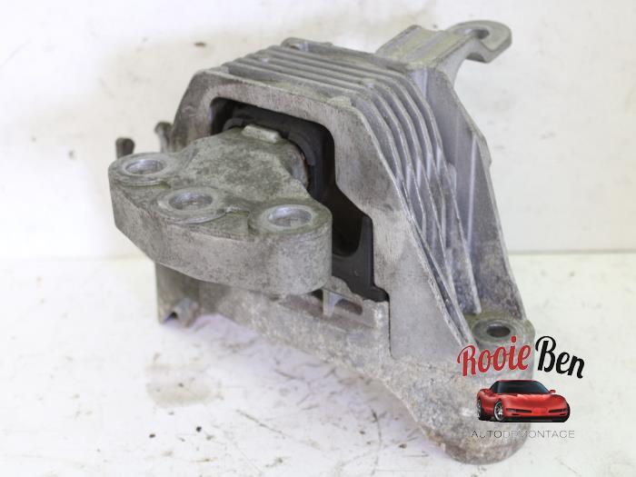 Gebruikte Motorrubber Chevrolet Orlando (YYM/YYW) 1.8 16V VVT Bifuel Prijs € 20,00 Margeregeling aangeboden door Rooie Ben autodemontage