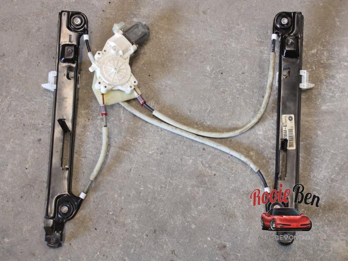 Ruitmechaniek 4Deurs rechts-voor van een Dodge Caliber 1.8 16V 2007