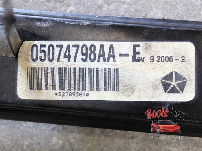 Ruitmechaniek 4Deurs rechts-voor van een Dodge Caliber 1.8 16V 2007