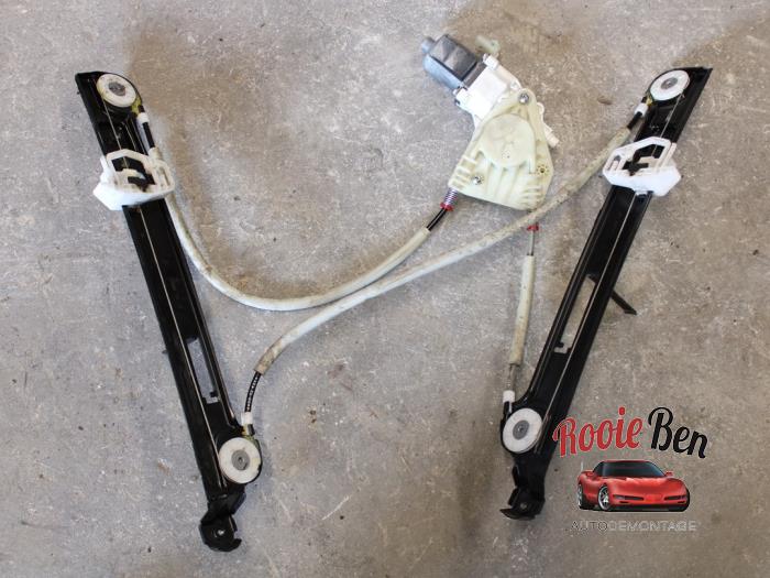 Ruitmechaniek 4Deurs rechts-voor van een Dodge Caliber 1.8 16V 2007