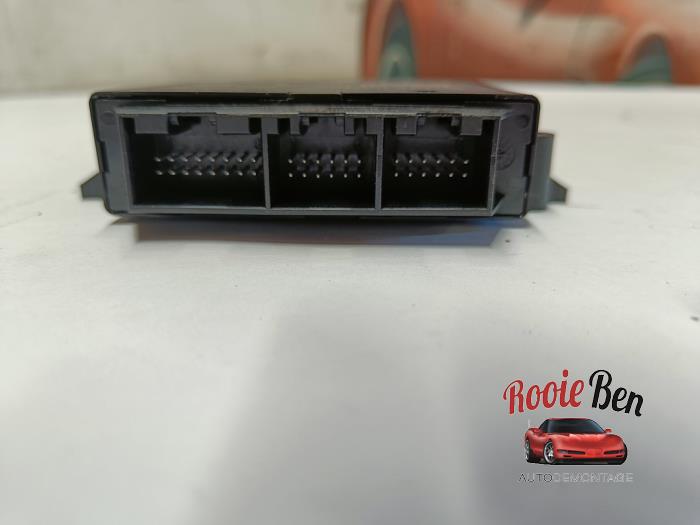 Parkeerhulp computer van een Porsche 718 Cayman (982) 4.0 GT4 2020