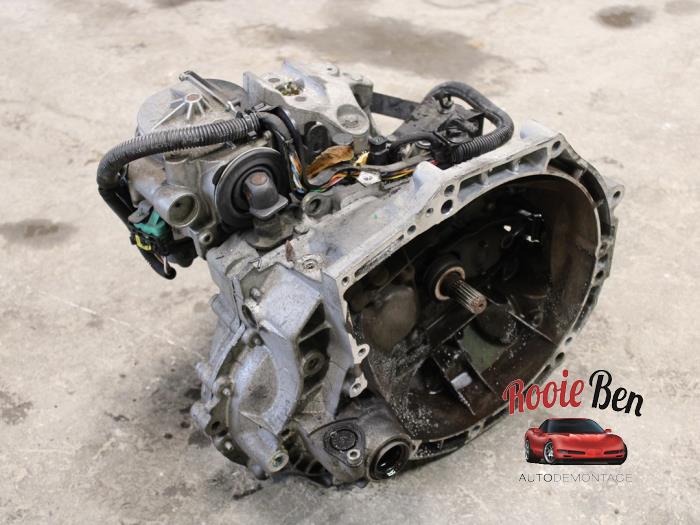 Versnellingsbak van een Citroën C4 Cactus (0B/0P) 1.2 PureTech 82 12V 2015