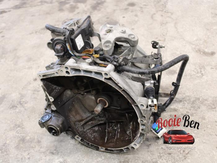 Versnellingsbak van een Citroën C4 Cactus (0B/0P) 1.2 PureTech 82 12V 2015