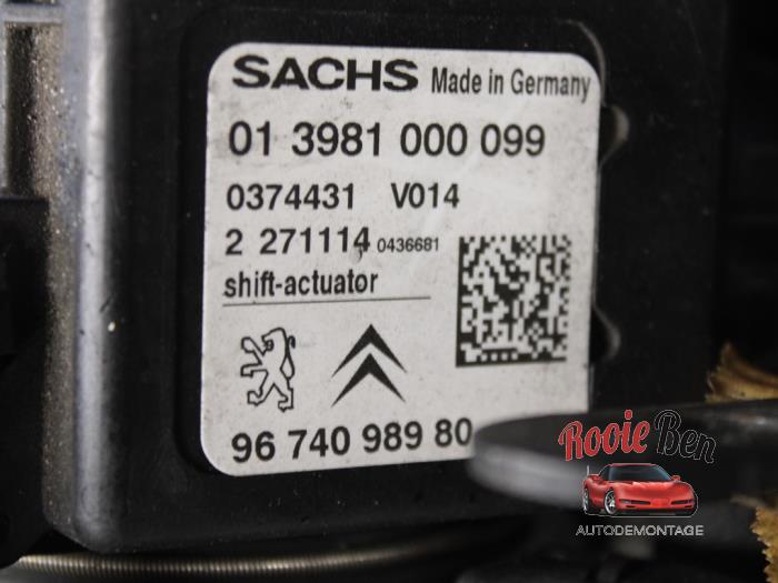 Versnellingsbak van een Citroën C4 Cactus (0B/0P) 1.2 PureTech 82 12V 2015