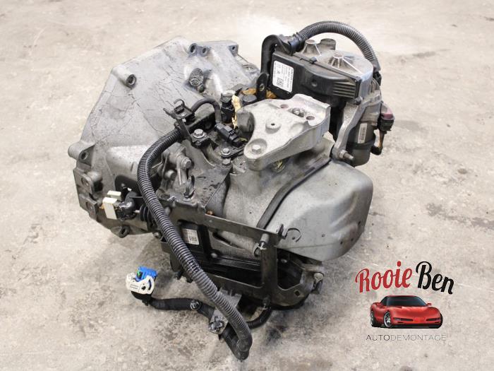 Versnellingsbak van een Citroën C4 Cactus (0B/0P) 1.2 PureTech 82 12V 2015