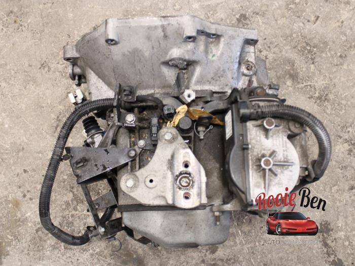 Versnellingsbak van een Citroën C4 Cactus (0B/0P) 1.2 PureTech 82 12V 2015