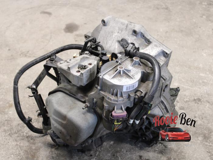 Versnellingsbak van een Citroën C4 Cactus (0B/0P) 1.2 PureTech 82 12V 2015