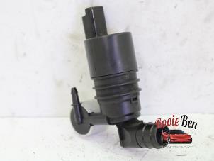 Gebruikte Ruitensproeierpomp voor Citroen C4 Cactus (0B/0P) 1.2 PureTech 82 12V Prijs € 10,00 Margeregeling aangeboden door Rooie Ben autodemontage