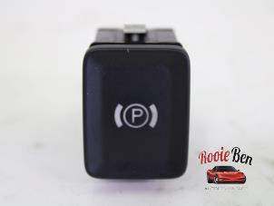 Gebruikte Schakelaar handrem Volkswagen Passat Variant (3C5) 2.0 TDI 16V 135 Prijs op aanvraag aangeboden door Rooie Ben autodemontage