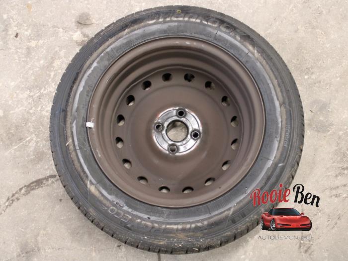 Velgen set + banden van een Hyundai i20 (GBB) 1.0 T-GDI 100 12V 2019