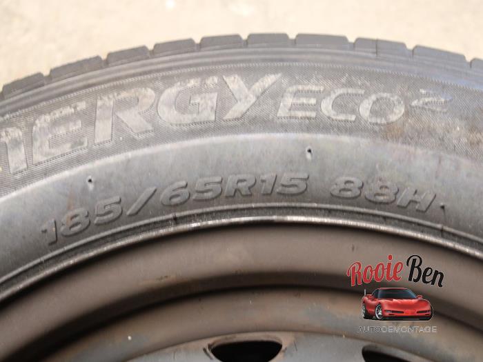 Velgen set + banden van een Hyundai i20 (GBB) 1.0 T-GDI 100 12V 2019