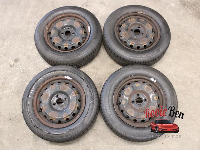 Velgen set + banden van een Hyundai i20 (GBB) 1.0 T-GDI 100 12V 2019