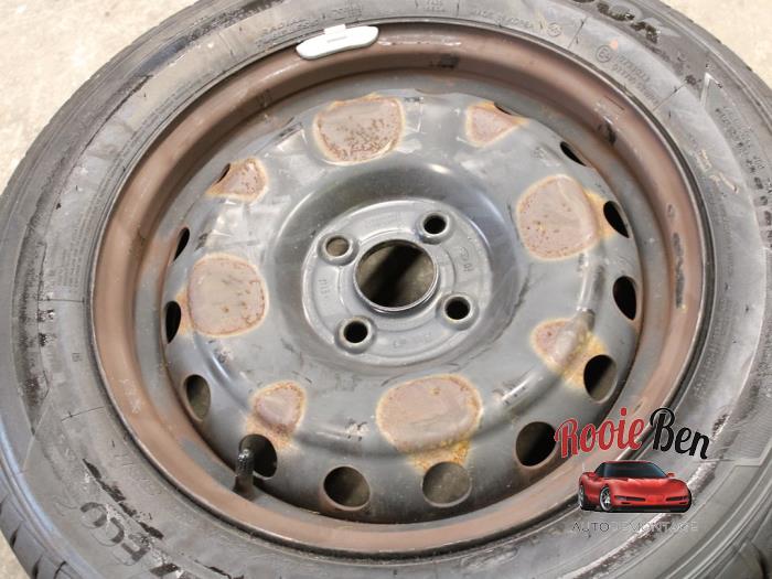 Velgen set + banden van een Hyundai i20 (GBB) 1.0 T-GDI 100 12V 2019