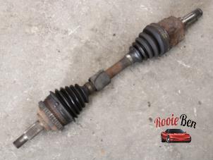 Gebruikte Aandrijfas links-voor Chrysler Sebring (JR) 2.0 16V Prijs € 60,00 Margeregeling aangeboden door Rooie Ben autodemontage