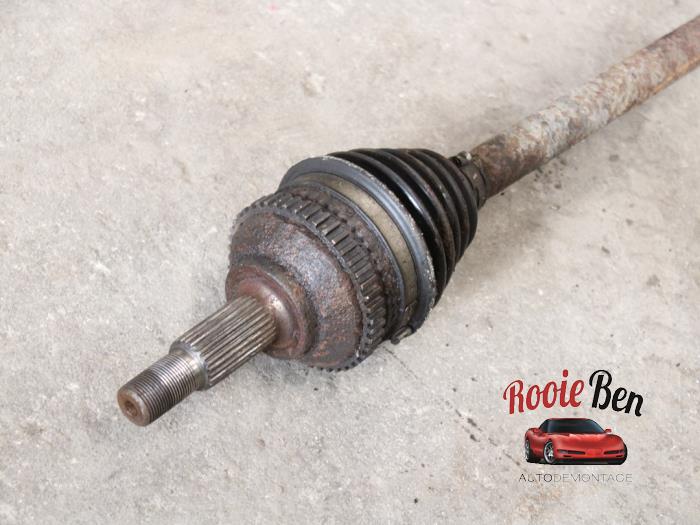 Aandrijfas rechts-voor van een Chrysler Sebring (JR) 2.0 16V 2001