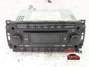 Gebruikte Radio CD Speler Dodge Caliber 2.0 16V Prijs op aanvraag aangeboden door Rooie Ben autodemontage