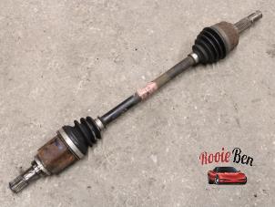 Gebruikte Steekas links-voor Nissan Note (E12) 1.2 68 Prijs € 50,00 Margeregeling aangeboden door Rooie Ben autodemontage