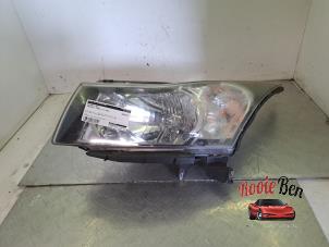 Gebruikte Koplamp links Chevrolet Cruze (300) 1.8 16V VVT Bifuel Prijs op aanvraag aangeboden door Rooie Ben autodemontage