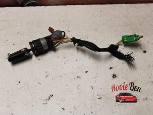 Gebruikte Kontaktslot + Sleutel Peugeot 307 CC (3B) 2.0 16V Prijs € 20,00 Margeregeling aangeboden door Rooie Ben autodemontage