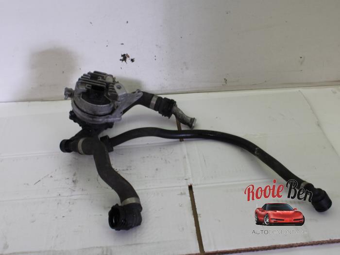 Gebruikte Waterpomp Mercedes C Estate (S205) C-350 e 2.0 16V Prijs € 100,00 Margeregeling aangeboden door Rooie Ben autodemontage