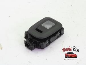 Gebruikte Binnenverlichting voor Dodge 1500 Crew Cab (DS) 5.7 Hemi V8 4x4 Prijs op aanvraag aangeboden door Rooie Ben autodemontage