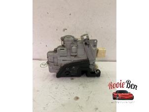 Gebruikte Deurslot Mechaniek 4Deurs links-achter Volkswagen Passat Variant (3C5) 2.0 TFSI/TSI 16V Prijs € 15,00 Margeregeling aangeboden door Rooie Ben autodemontage