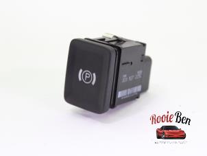 Gebruikte Handrem schakelaar Volkswagen Passat Variant (3C5) 2.0 TFSI/TSI 16V Prijs op aanvraag aangeboden door Rooie Ben autodemontage