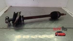 Gebruikte Aandrijfas links-voor Renault Twingo II (CN) 1.2 16V Prijs € 30,00 Margeregeling aangeboden door Rooie Ben autodemontage